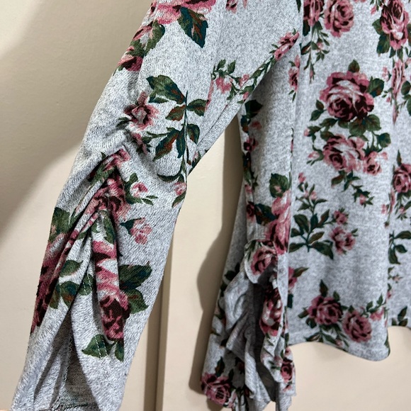 💥2/$15 Terra & Sky grey pink green brown floral ruffle trim long sleeve top 2X - Picture 6 of 11